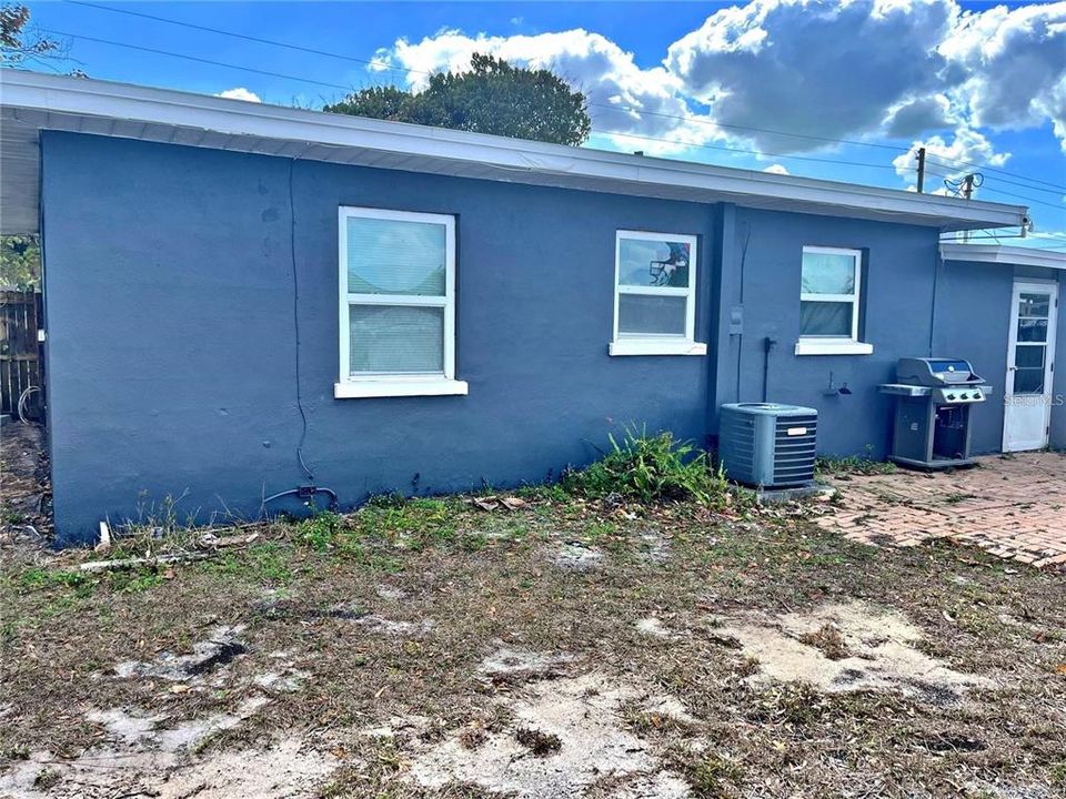 For Rent: $1,800 (3 beds, 2 baths, 1100 Square Feet)