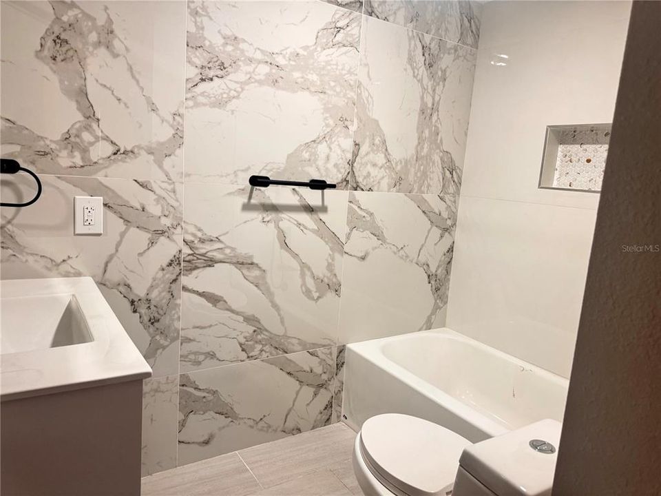 For Rent: $2,550 (4 beds, 2 baths, 1293 Square Feet)