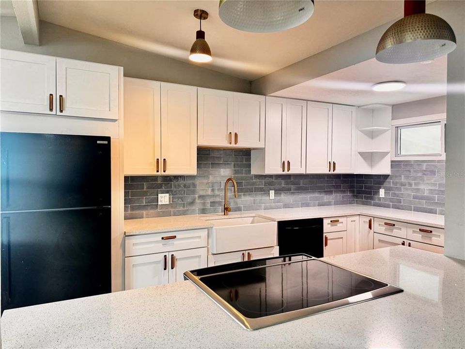 For Rent: $2,550 (4 beds, 2 baths, 1293 Square Feet)