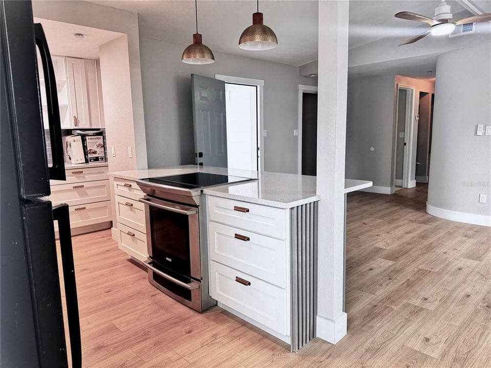 For Rent: $2,550 (4 beds, 2 baths, 1293 Square Feet)
