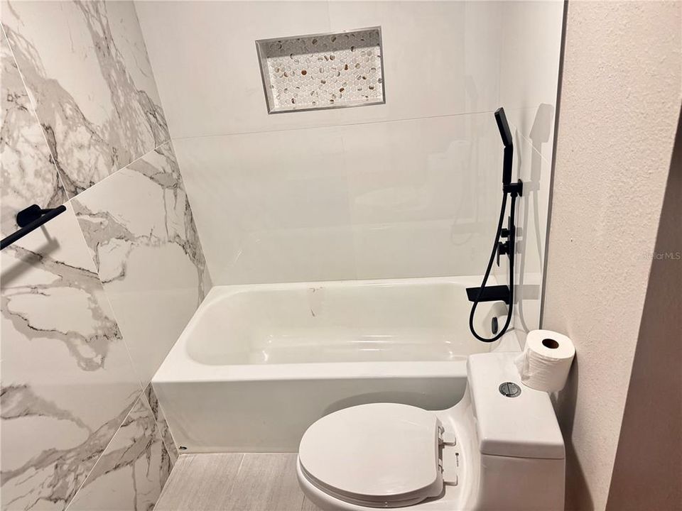 For Rent: $2,550 (4 beds, 2 baths, 1293 Square Feet)