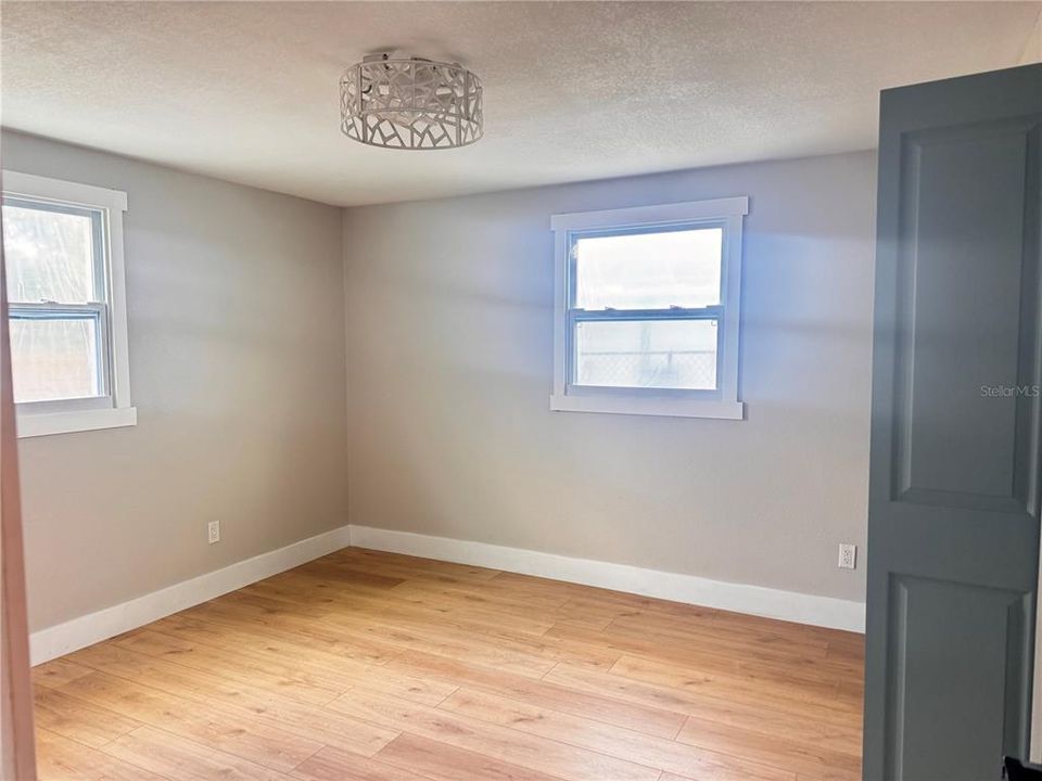 For Rent: $2,550 (4 beds, 2 baths, 1293 Square Feet)