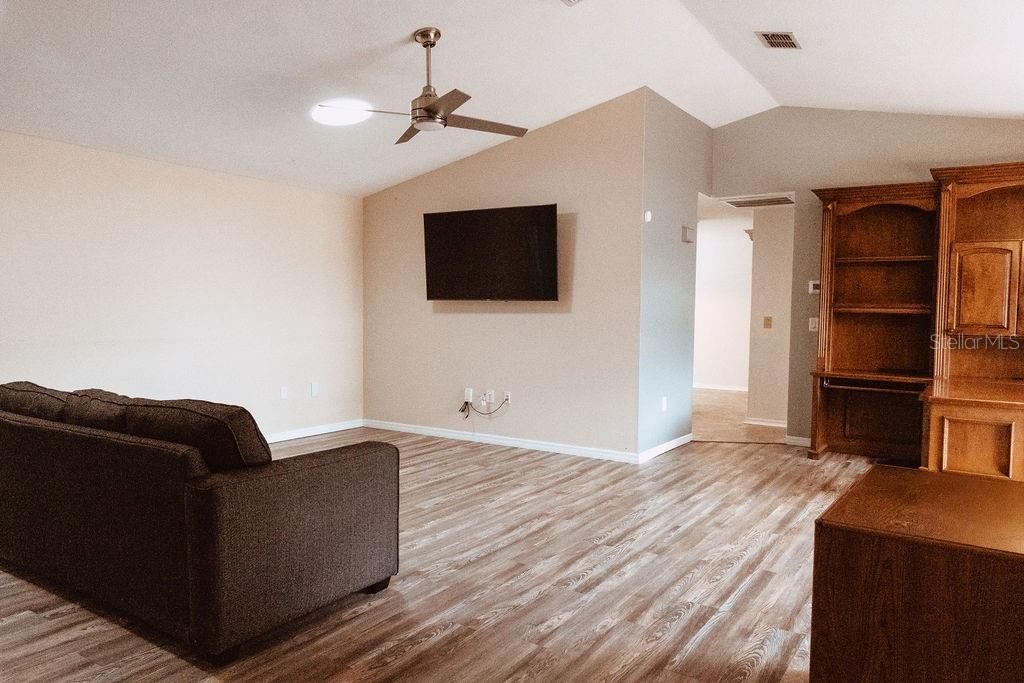 En Venta: $345,000 (3 camas, 2 baños, 1880 Pies cuadrados)
