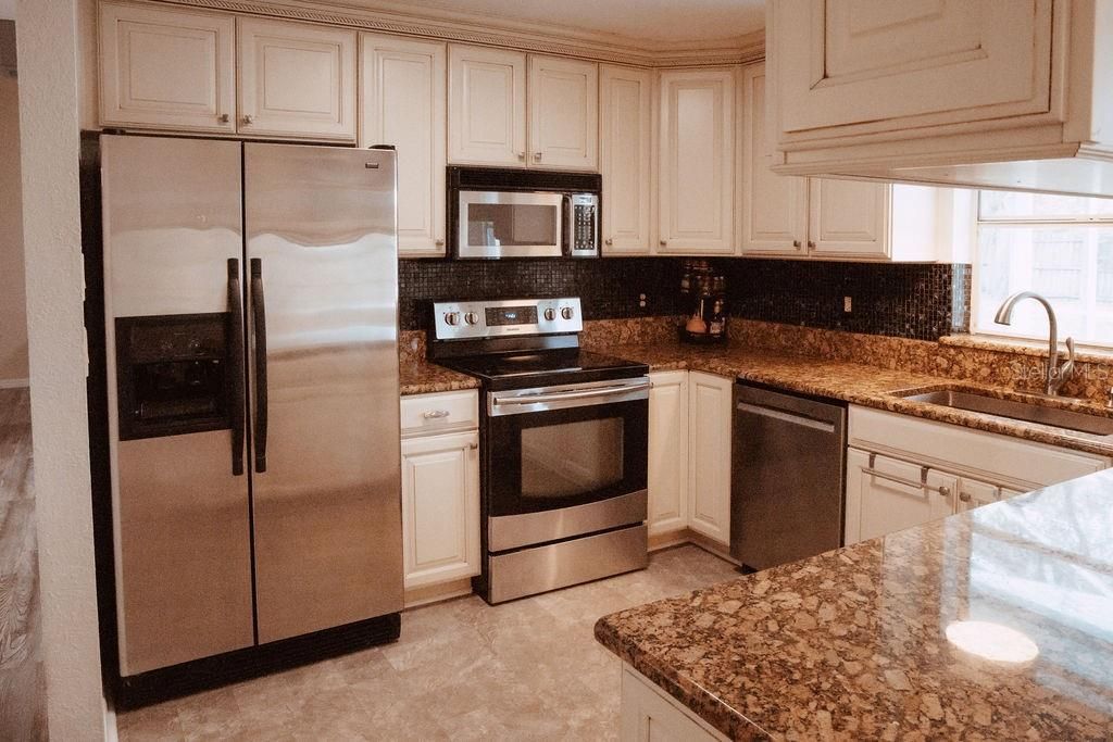 En Venta: $345,000 (3 camas, 2 baños, 1880 Pies cuadrados)