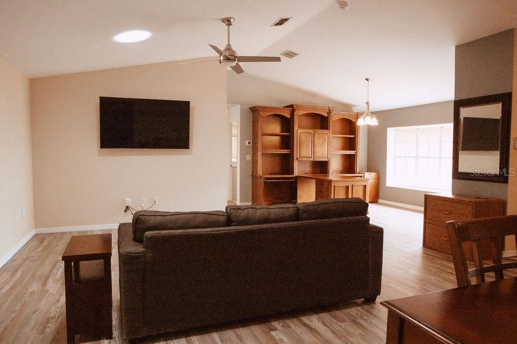 En Venta: $345,000 (3 camas, 2 baños, 1880 Pies cuadrados)