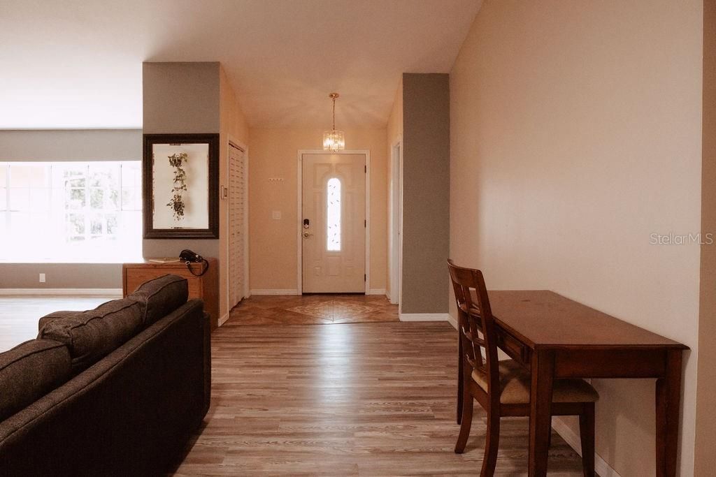 En Venta: $345,000 (3 camas, 2 baños, 1880 Pies cuadrados)