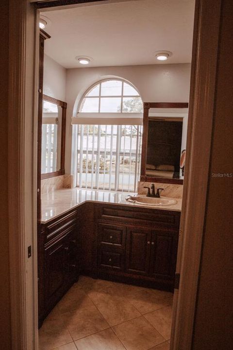 En Venta: $345,000 (3 camas, 2 baños, 1880 Pies cuadrados)