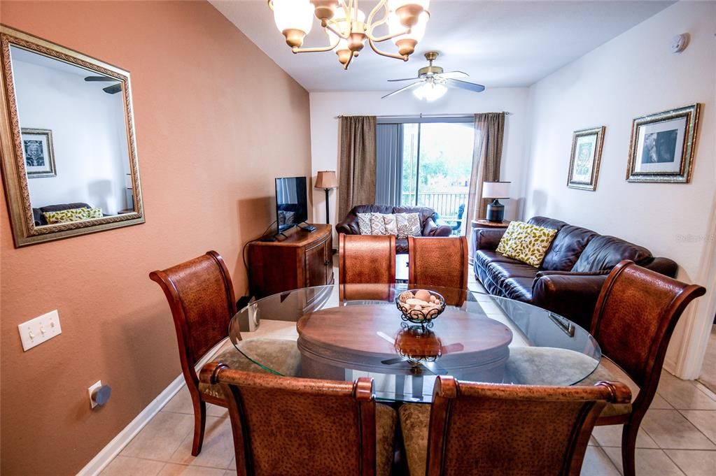 En Venta: $275,000 (2 camas, 2 baños, 1081 Pies cuadrados)