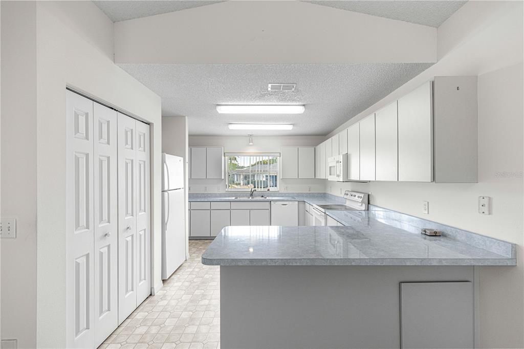 En Venta: $235,000 (3 camas, 2 baños, 1682 Pies cuadrados)