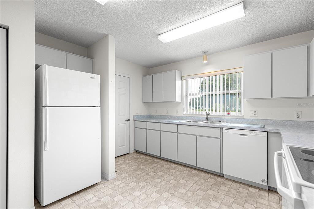 En Venta: $235,000 (3 camas, 2 baños, 1682 Pies cuadrados)