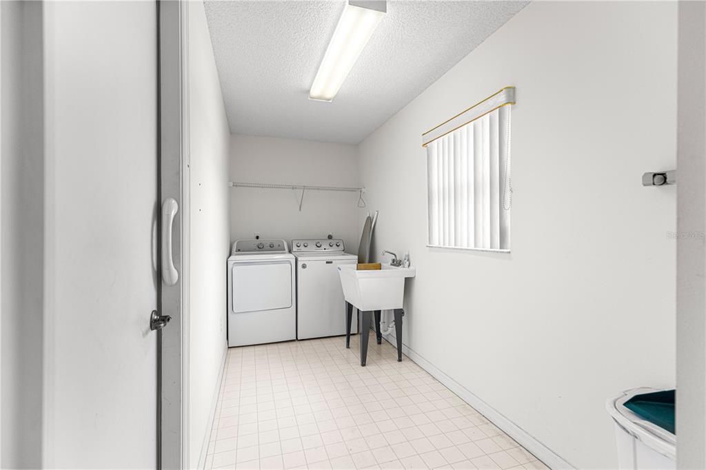 En Venta: $235,000 (3 camas, 2 baños, 1682 Pies cuadrados)
