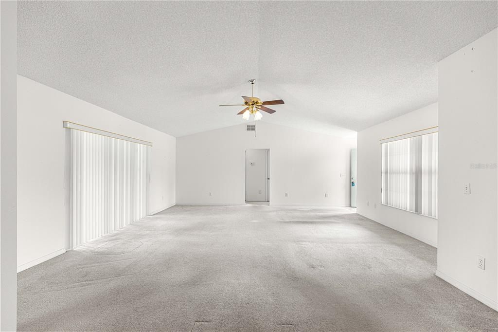 En Venta: $235,000 (3 camas, 2 baños, 1682 Pies cuadrados)