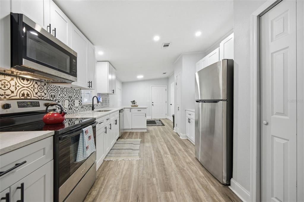 For Sale: $466,900 (3 beds, 2 baths, 1456 Square Feet)