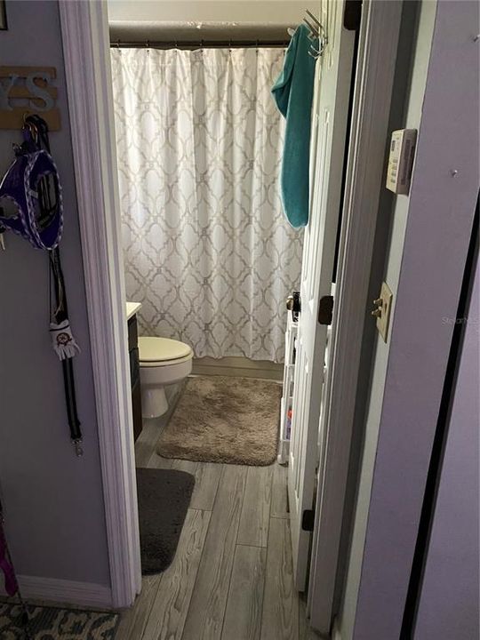 For Rent: $1,100 (0 beds, 1 baths, 550 Square Feet)