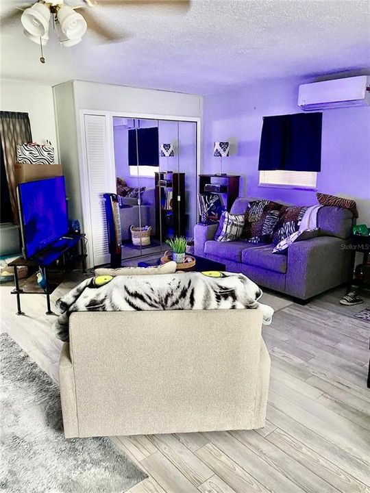 For Rent: $1,100 (0 beds, 1 baths, 550 Square Feet)