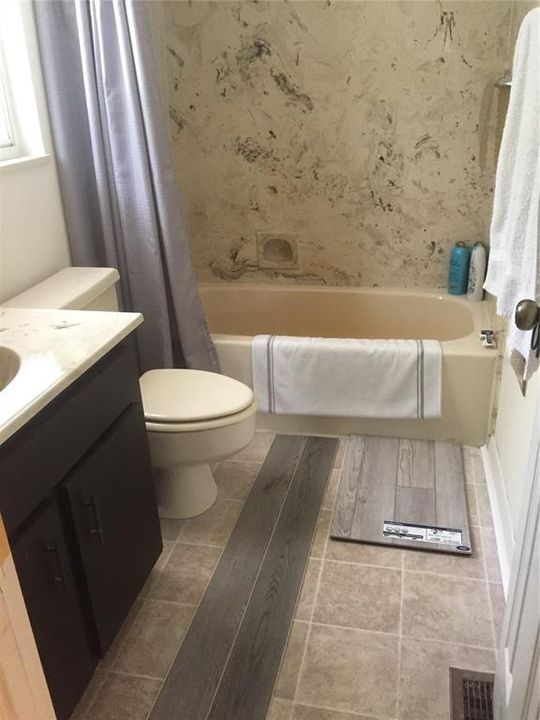 For Rent: $1,100 (0 beds, 1 baths, 550 Square Feet)