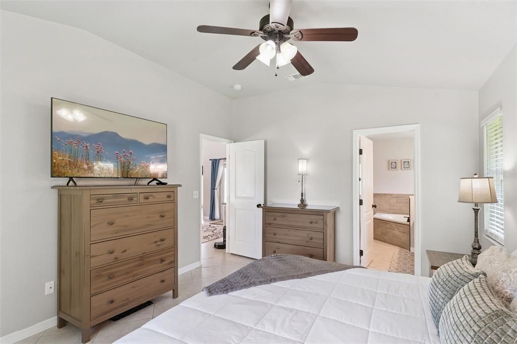 For Sale: $459,000 (3 beds, 2 baths, 1618 Square Feet)