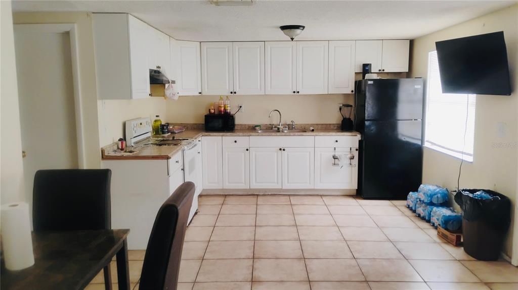 For Rent: $2,250 (3 beds, 3 baths, 1872 Square Feet)