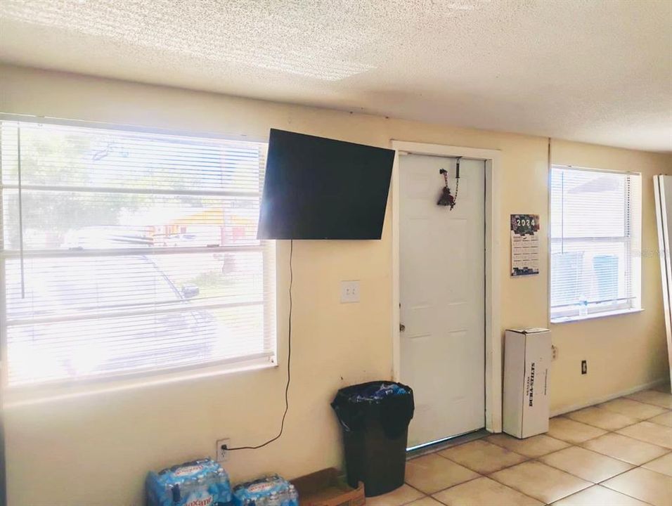 For Rent: $2,250 (3 beds, 3 baths, 1872 Square Feet)