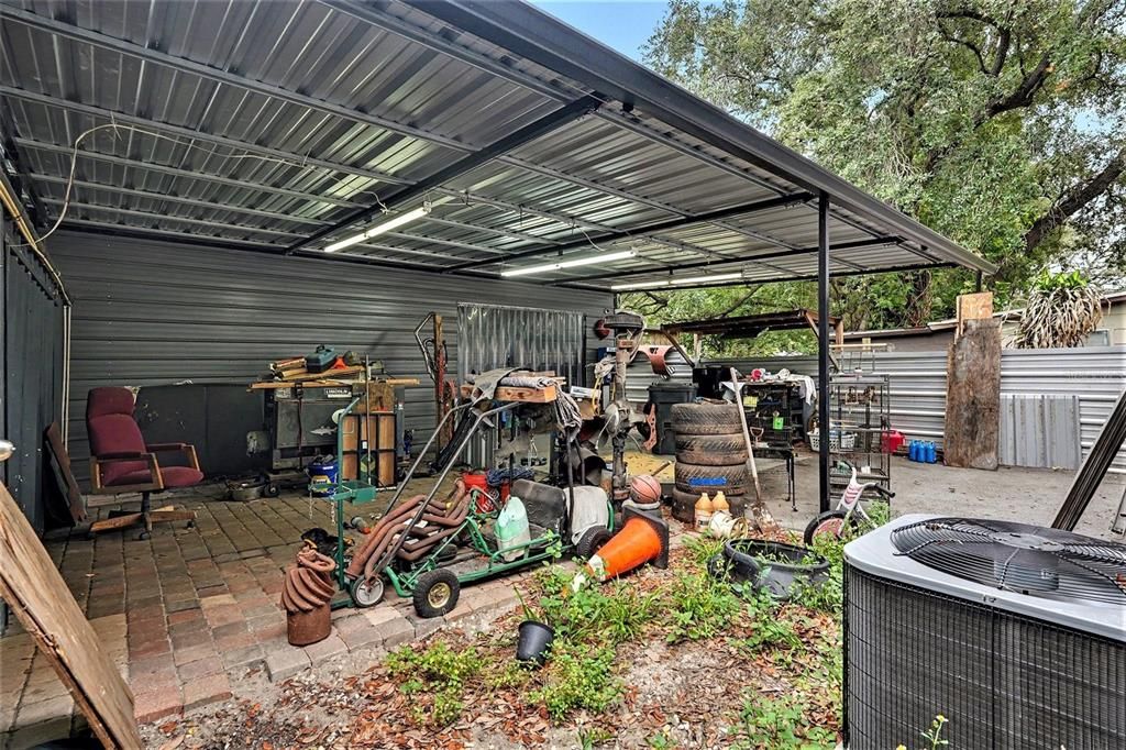 For Sale: $300,000 (3 beds, 1 baths, 983 Square Feet)