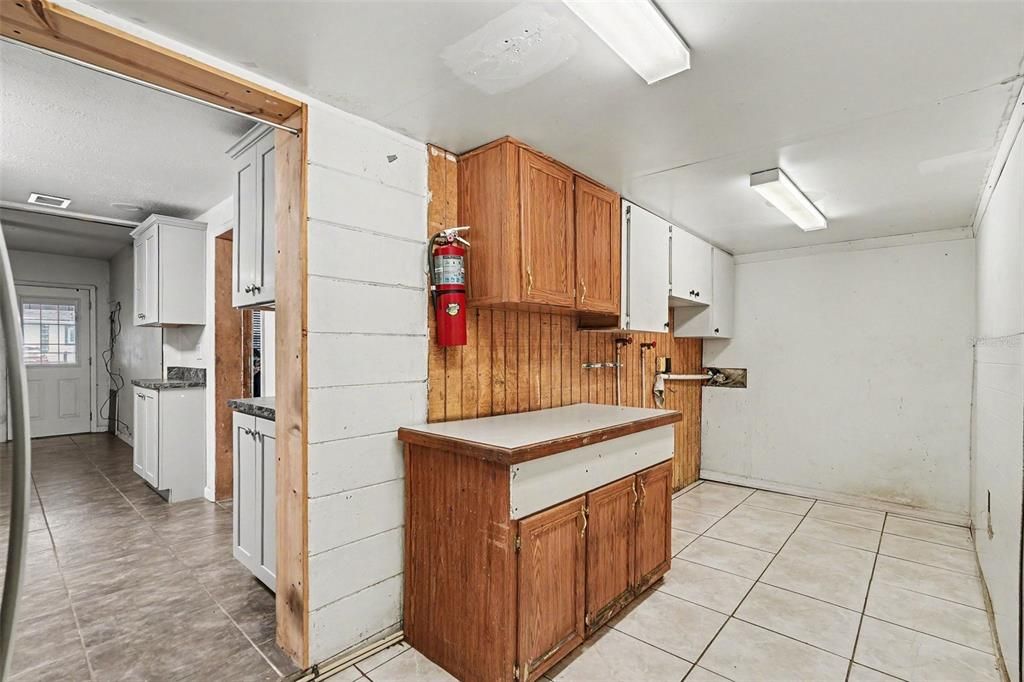 For Sale: $300,000 (3 beds, 1 baths, 983 Square Feet)