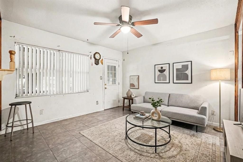 For Sale: $300,000 (3 beds, 1 baths, 983 Square Feet)
