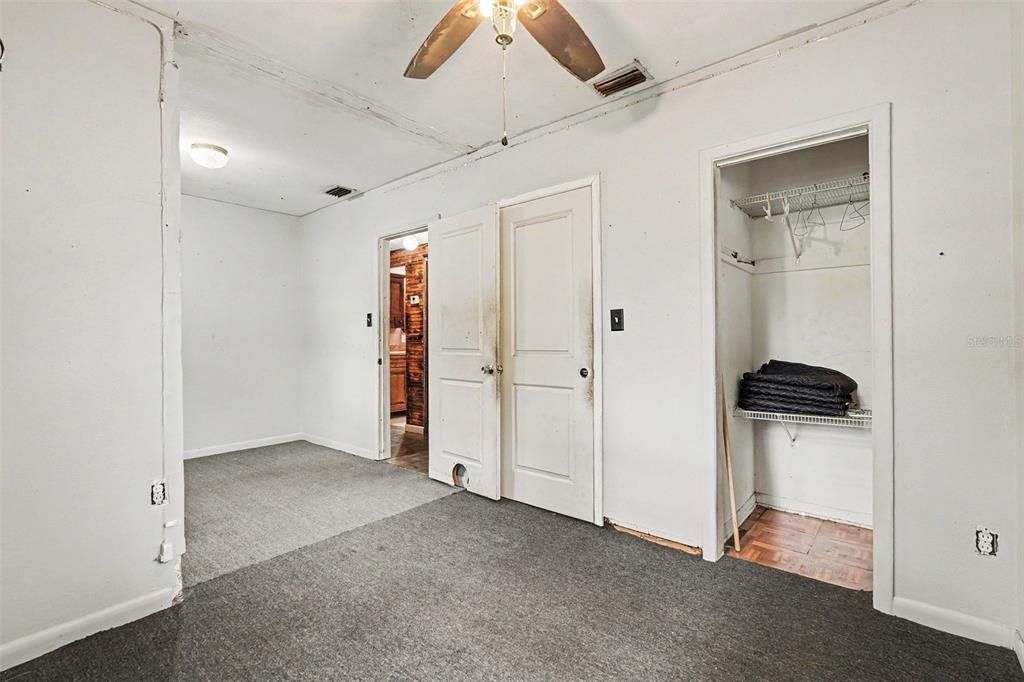 For Sale: $300,000 (3 beds, 1 baths, 983 Square Feet)