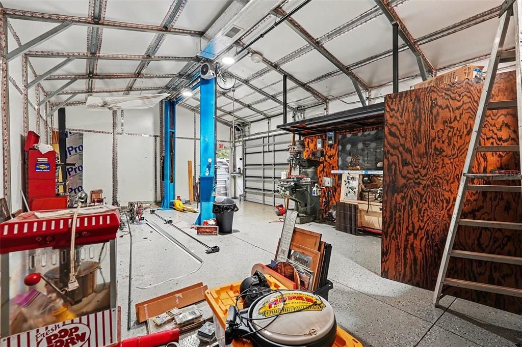 For Sale: $300,000 (3 beds, 1 baths, 983 Square Feet)