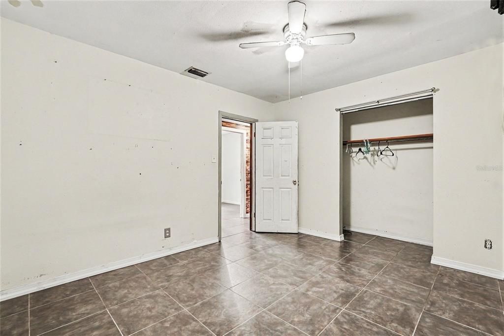 For Sale: $300,000 (3 beds, 1 baths, 983 Square Feet)