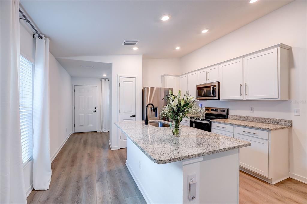 For Sale: $389,900 (3 beds, 2 baths, 1498 Square Feet)