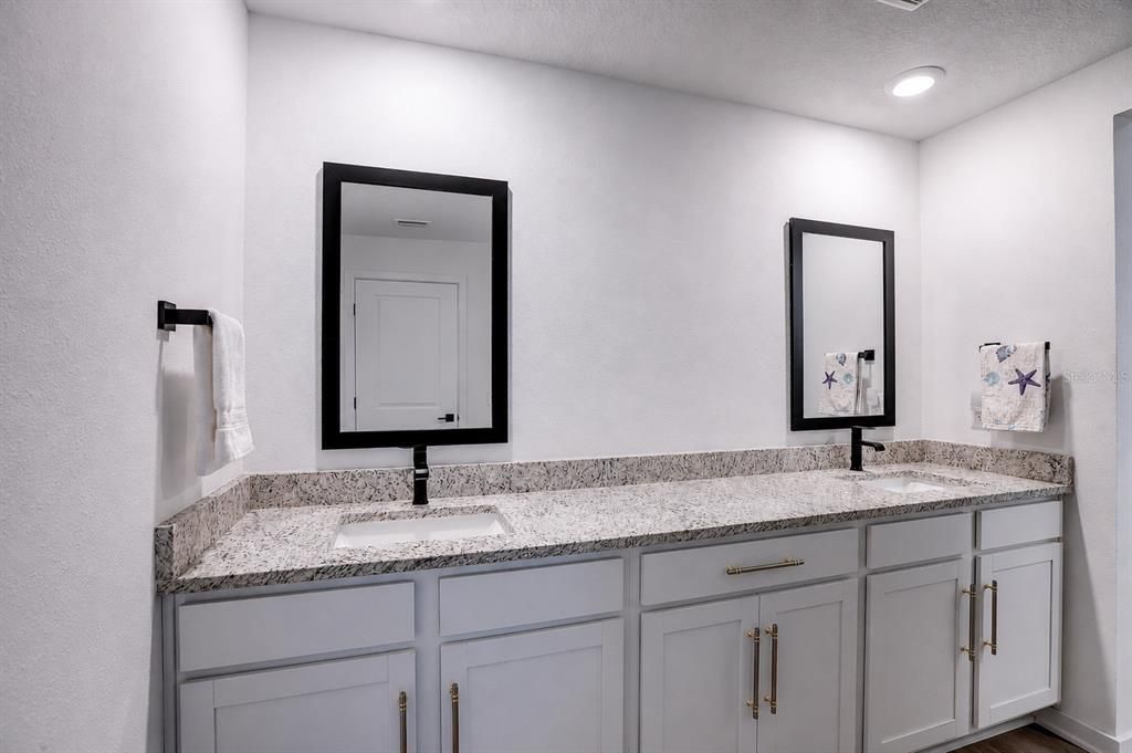 For Sale: $389,900 (3 beds, 2 baths, 1498 Square Feet)