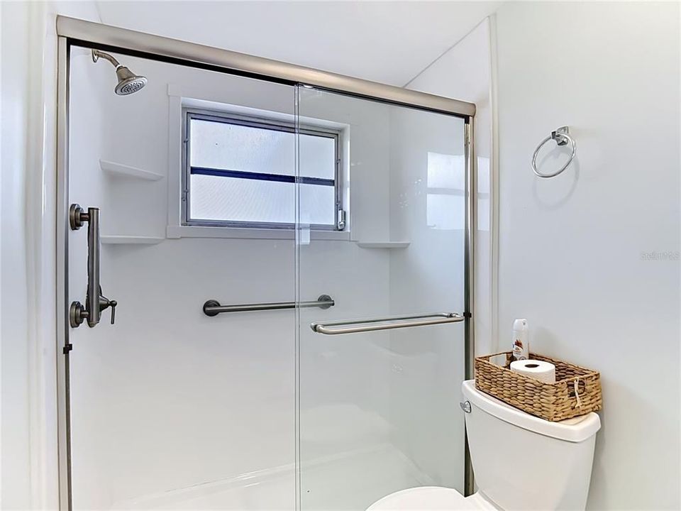На продажу: $299,900 (2 спален, 1 ванн, 1128 Квадратных фут)