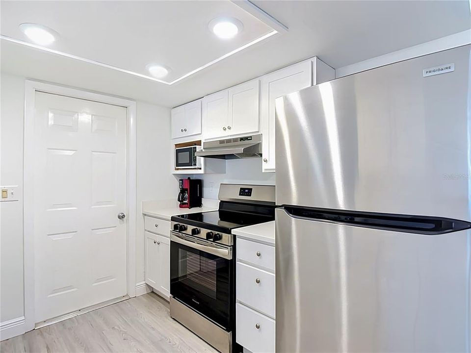 На продажу: $299,900 (2 спален, 1 ванн, 1128 Квадратных фут)