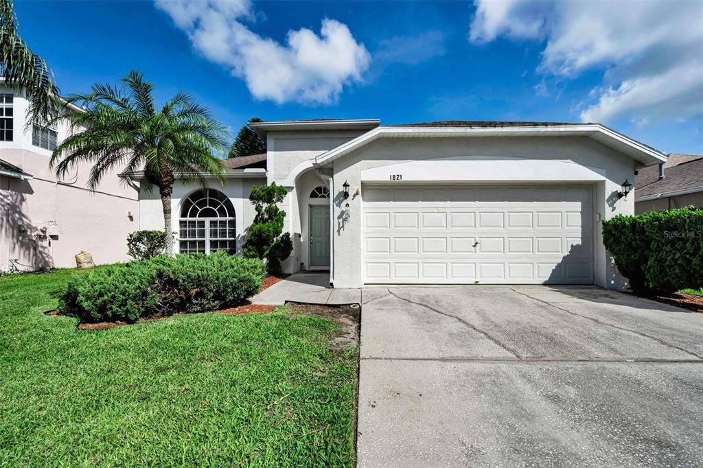 For Sale: $435,000 (4 beds, 2 baths, 1825 Square Feet)