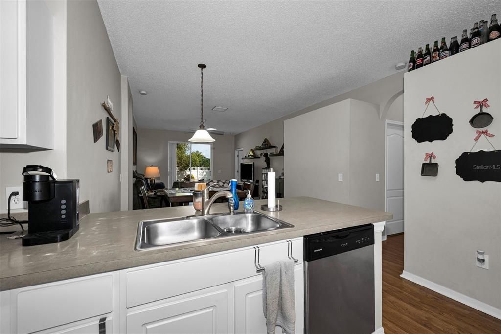 For Sale: $435,000 (4 beds, 2 baths, 1825 Square Feet)