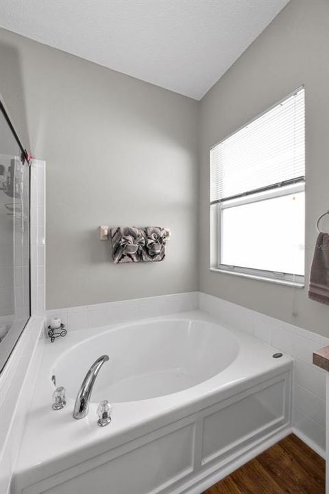 For Sale: $435,000 (4 beds, 2 baths, 1825 Square Feet)