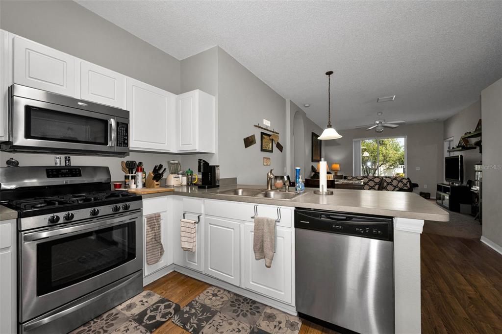 For Sale: $435,000 (4 beds, 2 baths, 1825 Square Feet)