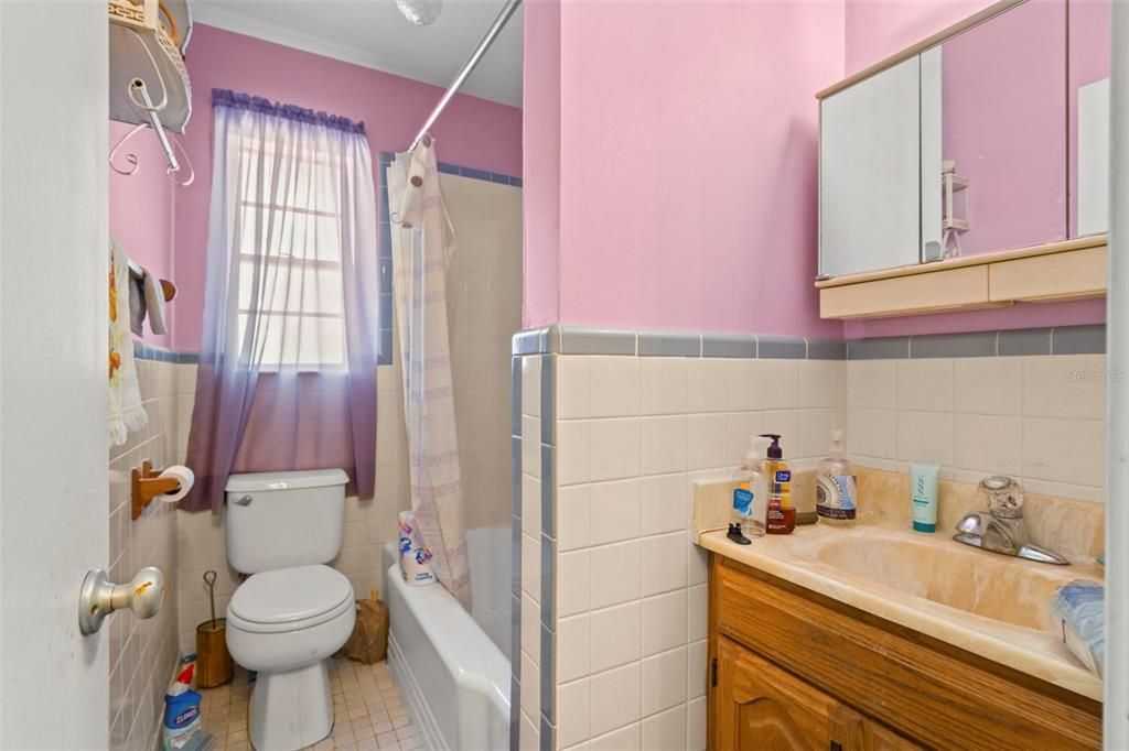 For Sale: $324,900 (4 beds, 2 baths, 1225 Square Feet)