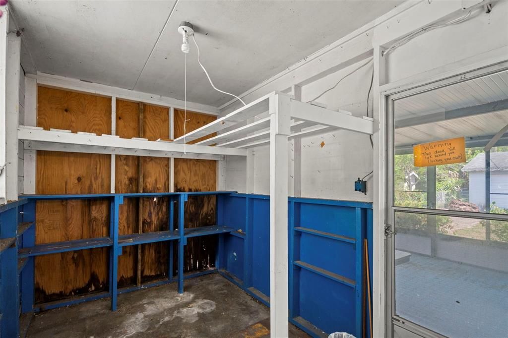 For Sale: $324,900 (4 beds, 2 baths, 1225 Square Feet)