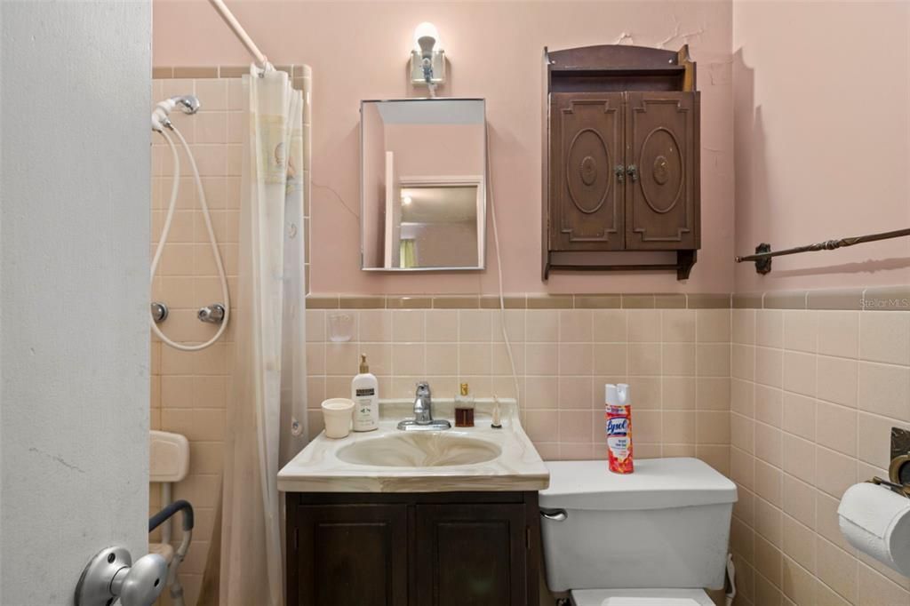 For Sale: $324,900 (4 beds, 2 baths, 1225 Square Feet)