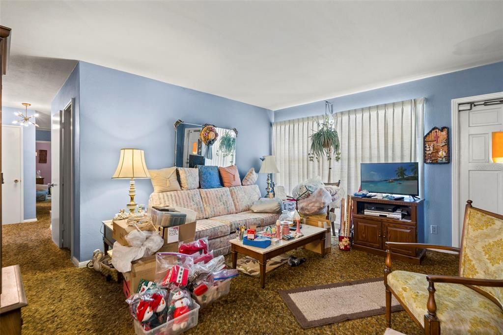 For Sale: $324,900 (4 beds, 2 baths, 1225 Square Feet)
