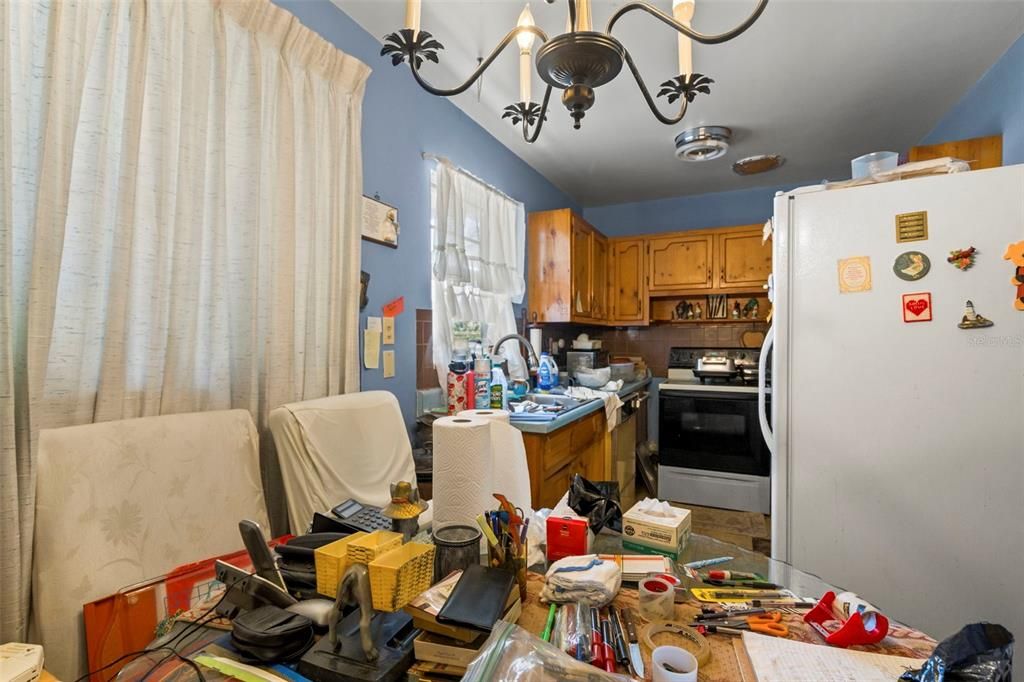 For Sale: $324,900 (4 beds, 2 baths, 1225 Square Feet)