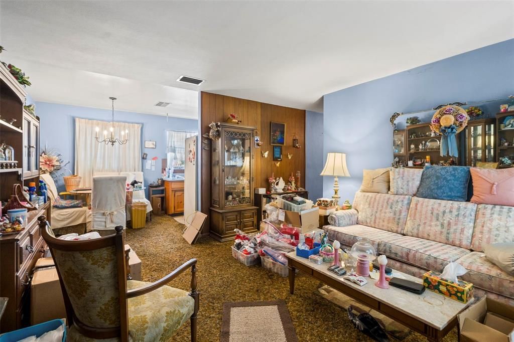 For Sale: $324,900 (4 beds, 2 baths, 1225 Square Feet)
