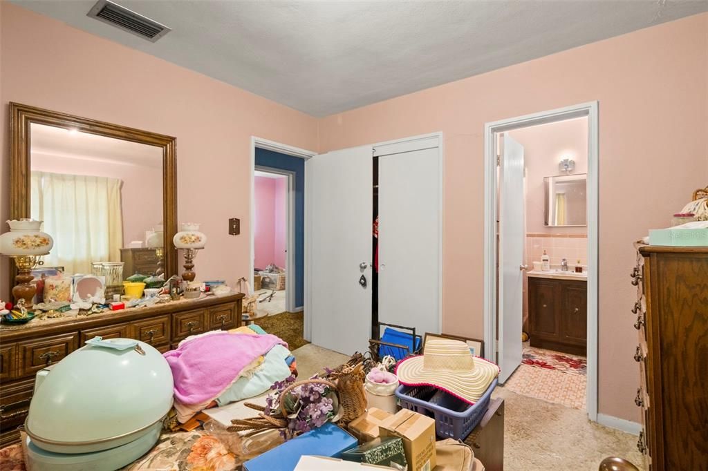 For Sale: $324,900 (4 beds, 2 baths, 1225 Square Feet)