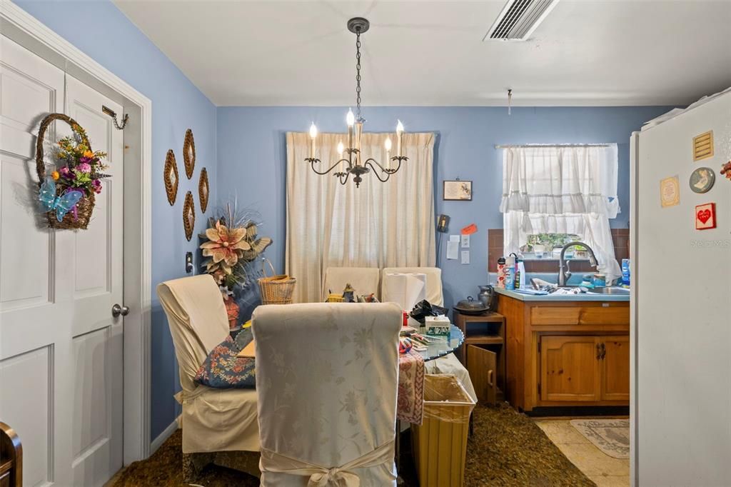 For Sale: $324,900 (4 beds, 2 baths, 1225 Square Feet)