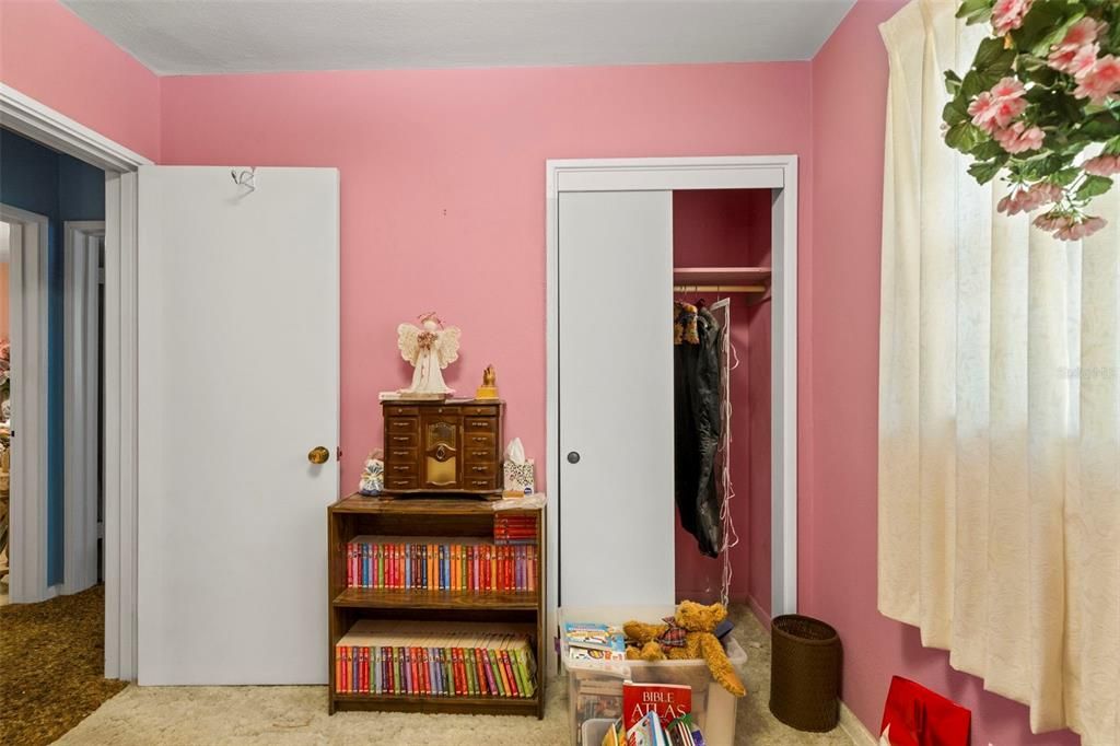For Sale: $324,900 (4 beds, 2 baths, 1225 Square Feet)