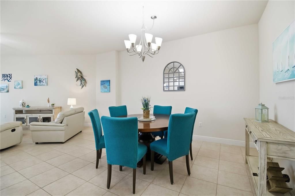 For Sale: $355,000 (2 beds, 2 baths, 1543 Square Feet)