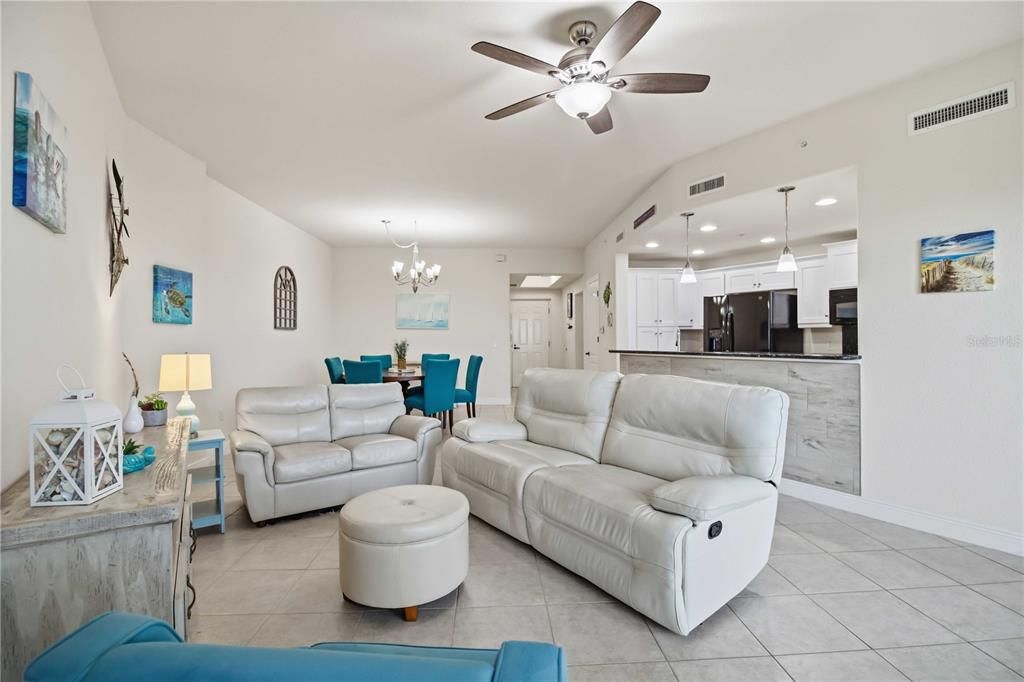 For Sale: $355,000 (2 beds, 2 baths, 1543 Square Feet)
