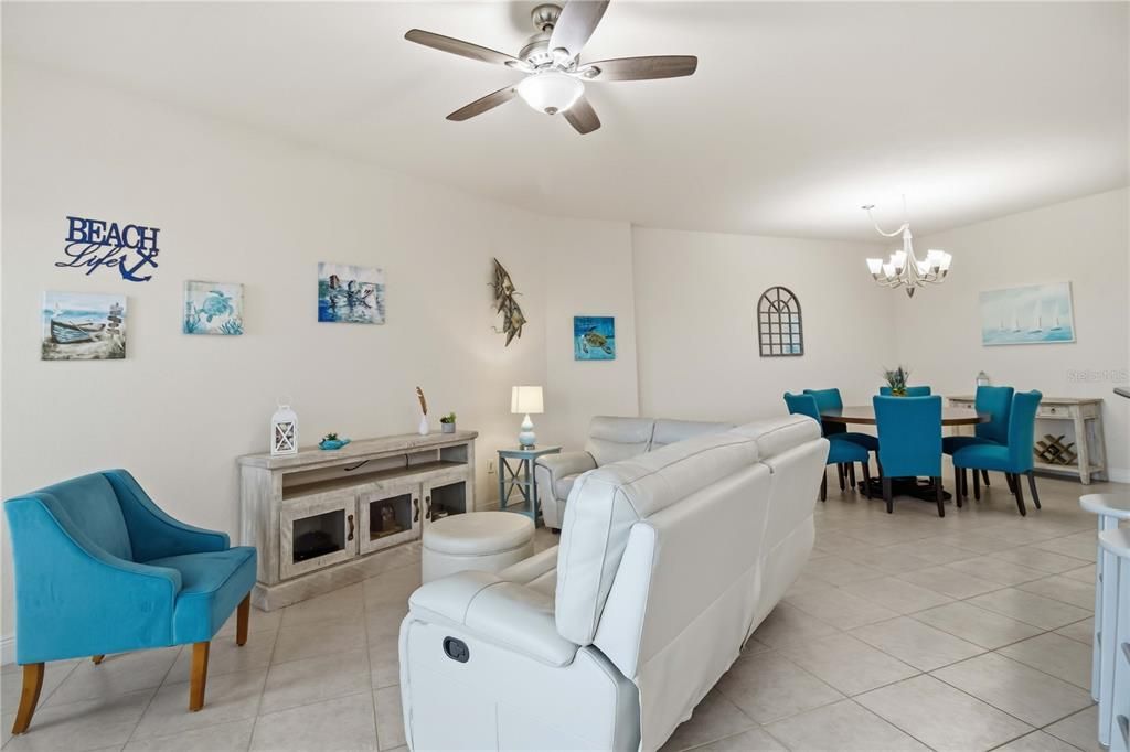 For Sale: $355,000 (2 beds, 2 baths, 1543 Square Feet)