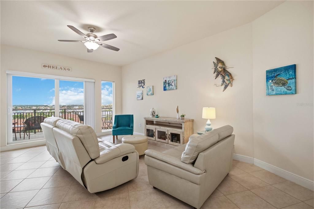 For Sale: $355,000 (2 beds, 2 baths, 1543 Square Feet)